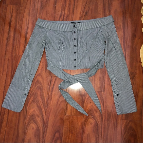 AKIRA Tops - AKIRA grey stripped long sleeve crop button down